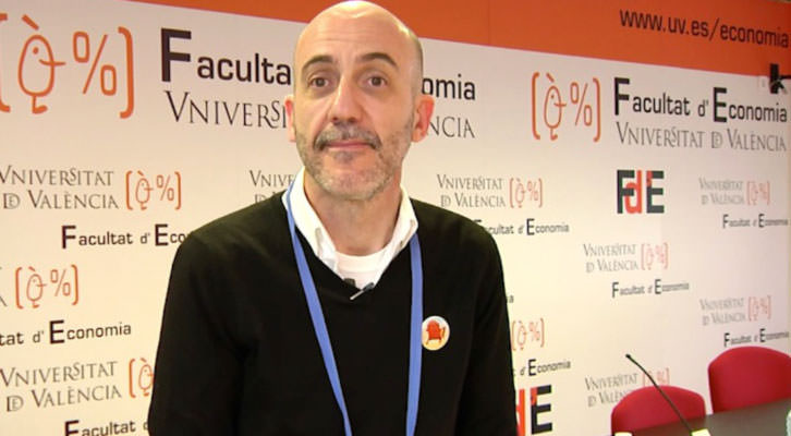 Manuel Cuadrado, responsable del estudio sobre Nuevas Fórmulas de Gestión, en el video realizado a su conclusión. Universitat de València. 