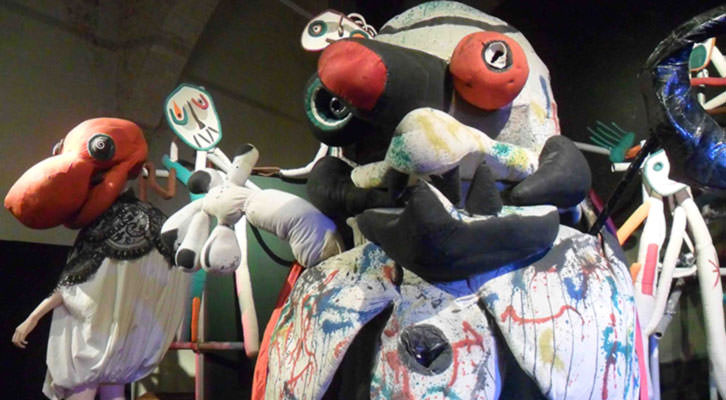 Muñecos de Joan Miró en la exposición Mori el Merma, en el Centro del Carmen de Valencia. 
