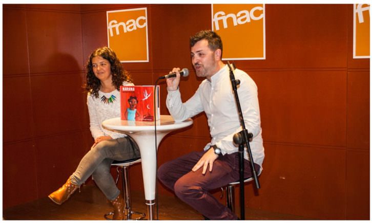 Nívola Uyá y Jerónimo Cornelles durante la presentación del libro en la FNAC. Imagen cortesía de los autores. 