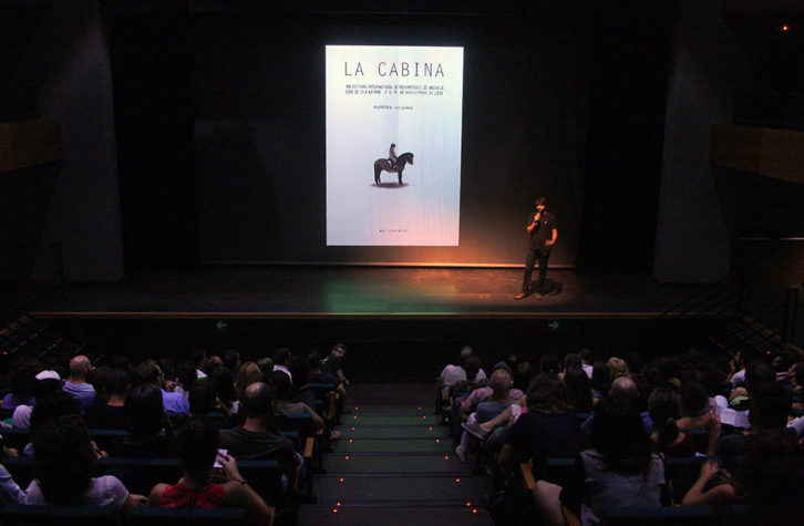 Presentación de La Cabina en Las Naves. Imagen cortesía de la organización del Festival Internacional de Mediometrajes de Valencia.