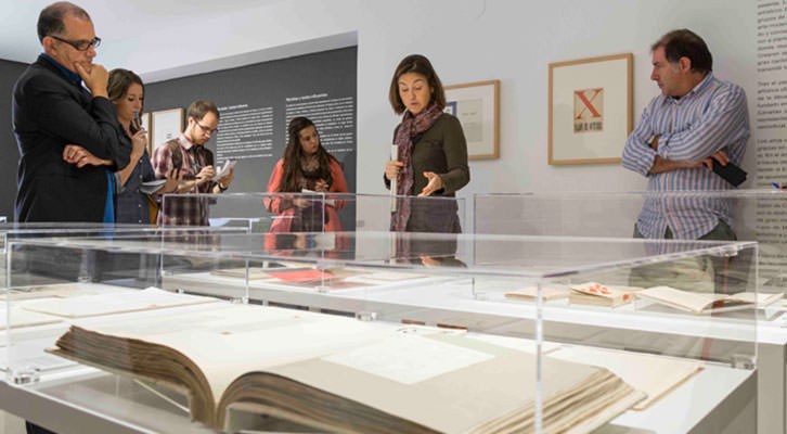 Imagen de la presentación del nuevo espacio expositivo de la Biblioteca del IVAM. Cortesía del Instituto valenciano.