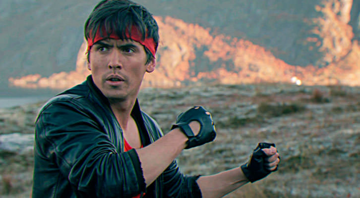 Fotograma de Kung Fury. La Cabina.