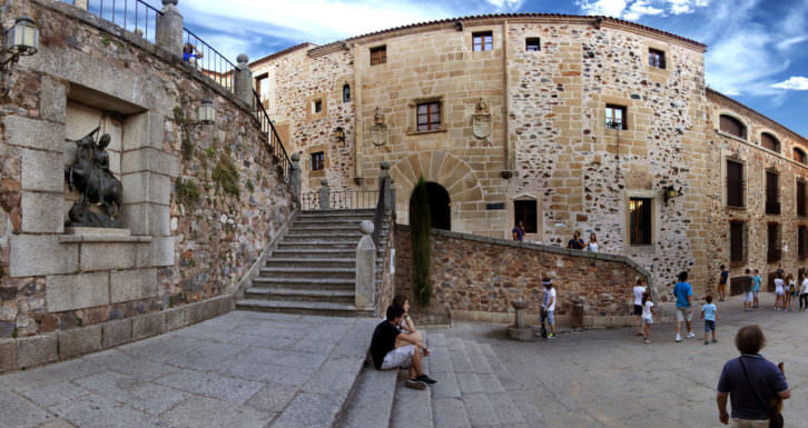 Plaza de San Jorge de Cáceres, espacio de actividades en Foro Arte Cáceres'15. Cortesía de Foro Arte Cáceres.
