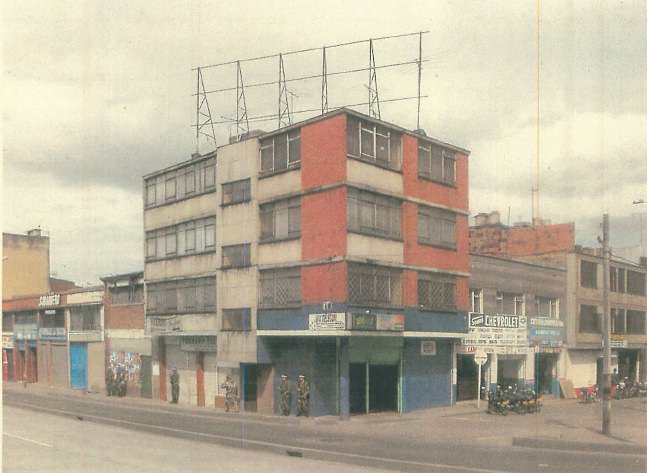 Av Caracas Bogotá 3, de Alexander Apóstol. Imagen cortesía del IVAM. 