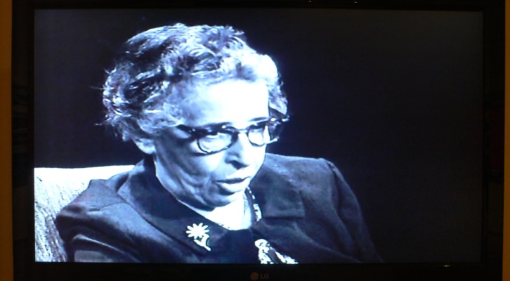 Hannah Arendt en una imagen del documental. "El incendio y la palabra" de Mery Sales. Imagen Vicente Chambó.