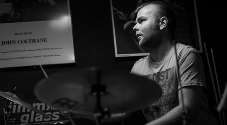 El baterista valenciano Miquel Asensio. Fotografía de Antonio Porcar cortesía de Jimmy Glass.