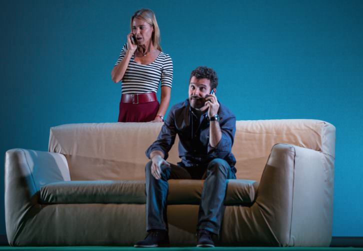 Blanca Oteyza y Mariano Rochman en 'Pieza inconclusa'. Imagen cortesía de Teatro Talía. 