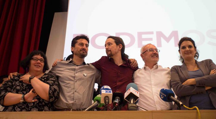 De izquierda a derecha, Áurea Ortiz, Jordi Peris, Pablo Iglesias, Antonio Montiel y Fabiola Meco. Fotografía: Gala Font de Mora. 