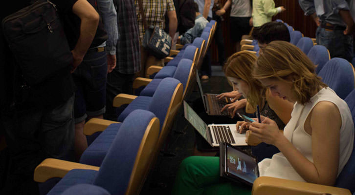 Mitin de Valencia en Comú / Podemos en la Facultad de Geografía de la Universitat de València en mayo de 2015.