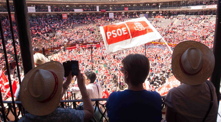 MItin del PSOE en la Plaza de Toros de Valencia en mayo de 2015. 