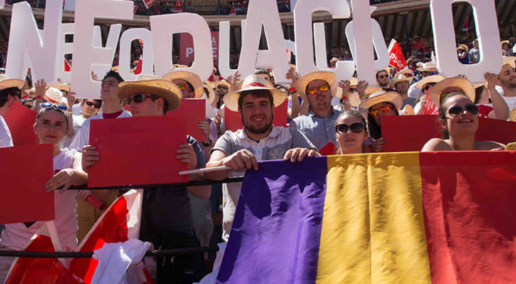 Mitin del PSOE en la Plaza de Toros de Valencia en mayo de 2015. Fotografia: Gala Font de Mora. 