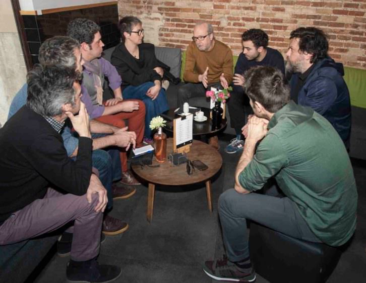 De izquierda a derecha, Vicente Chambó, Salva Torres, Jose Ramón Alarcón, Rebeca Plana, Paco Sebastián, Álex Marco, Moisés Mañas y Carles Claver, en un momento de los Desayunos Makma en Lotelito. Foto: Fernando Ruiz. 