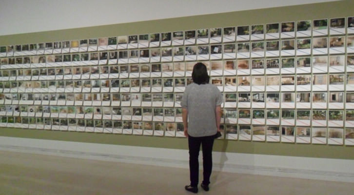 Obra de Mira Bernabeu en la exposición 'Perdidos en la ciudad' del IVAM. 