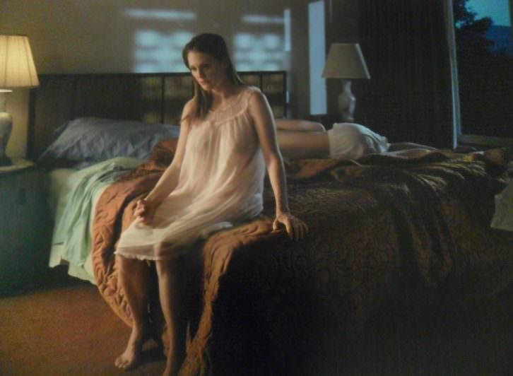 Fotografía de Gregory Crewdson en 'Perdidos en la ciudad' del IVAM. 