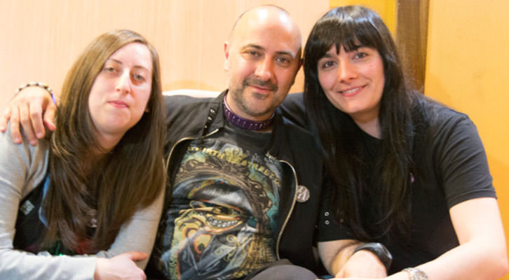 Jack Mircala junto a Vanessa Vaquer e Isabel Hernández.