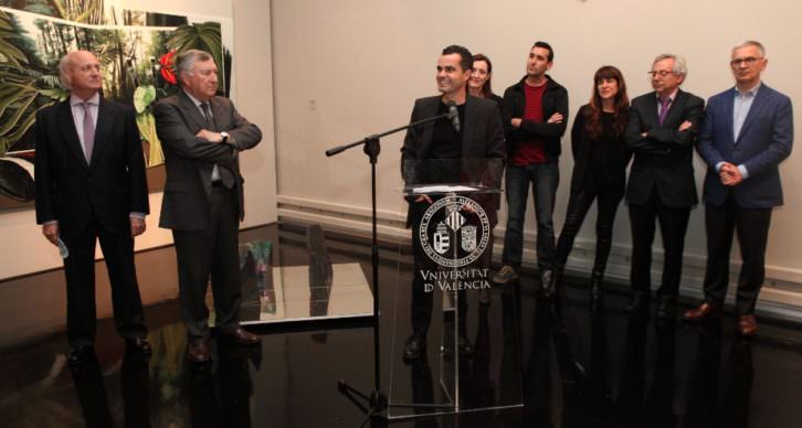 Juan Olivares, junto al micrófono, durante la entrega del Premio Adquisición Fundación Cañada Blanch.