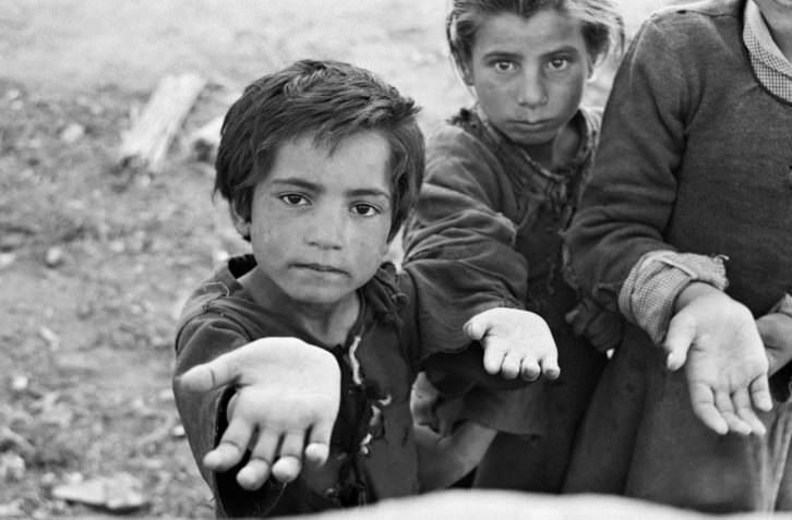 Niños pidiendo limosna, de Carlos Saura.