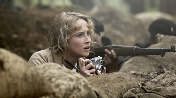 Ingrid García Jonsson en un fotograma de la película Gernika, de Koldo Serra. 