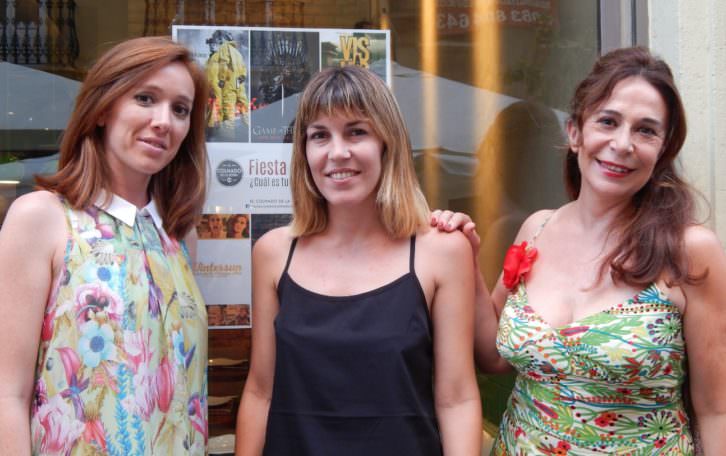 María Albiñana (izq), Ana Ramón Rubio y Lola Moltó en la Fiesta de las Series de El Colmado de la Rivera. Foto: Noemi