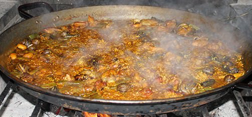 Paella a leña.