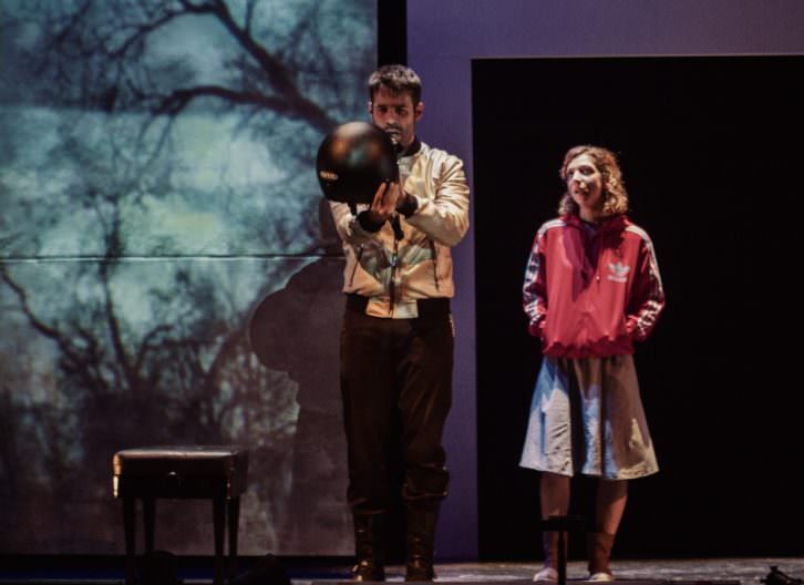 Escena de 'La armonía del silencio', de Lola Blasco. Imagen cortesía de Teatre Rialto. 