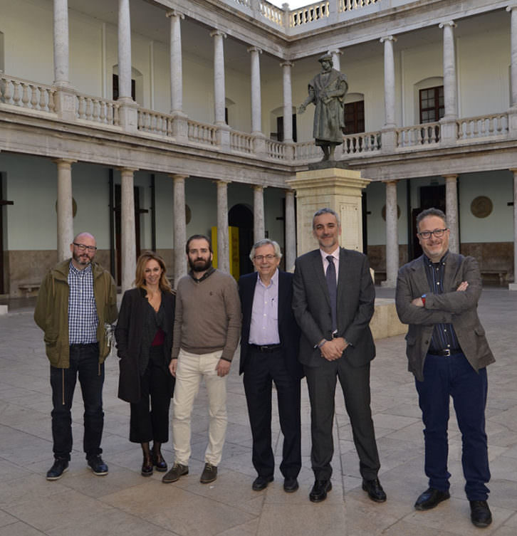 Algunos de los promotores de la Escola de Pensament Lluís Vives. Imagen cortesía de La Nau.