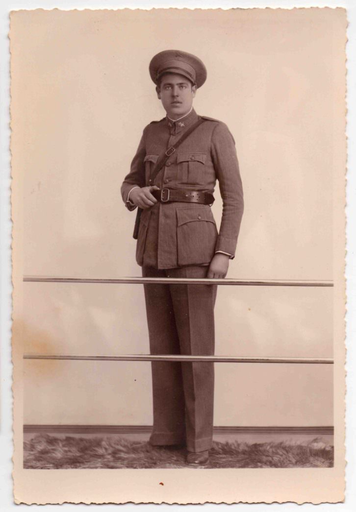 John Signes hijo de un matrimonio de Gata y Oliva con uniforme de soldado americano en la II Guerra Mundial. Imagen cortesía de InfoTV.