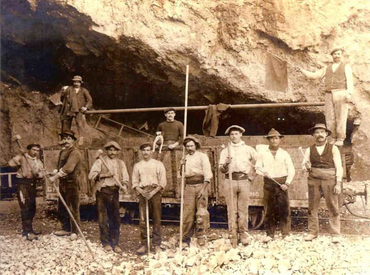 Un grupo de trabajadores valencianos, algunos de ellos de Pedreguer. Imagen cortesía de InfoTV.