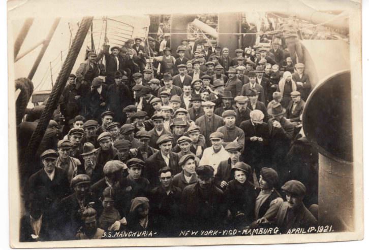 Valencianos y otros emigrantes europeos volviendo a casa en el Manchuria en abril de 1921. Imagen cortesía de InfoTV.