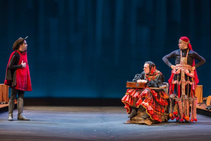 Cervantina, de Ron Lalá. Fotografía de David Ruiz cortesía de Teatro Talía. 