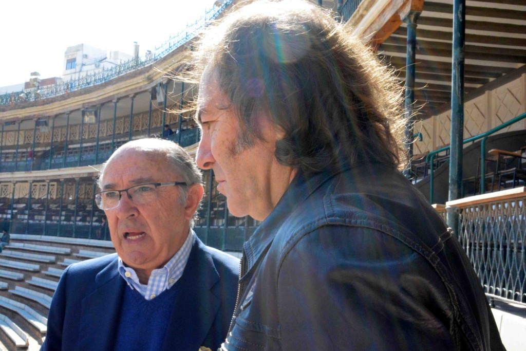 Pedro Toledano y Paco Delgado durante un instante de la entrevista. Fotografía: Merche Medina.