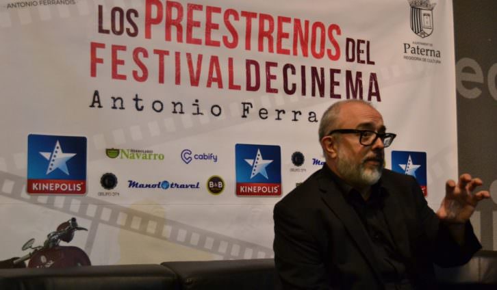 Álex de la Iglesia durante la presentación de su película en los Cines Kinépolis. Fotografía: Javier Caro. 