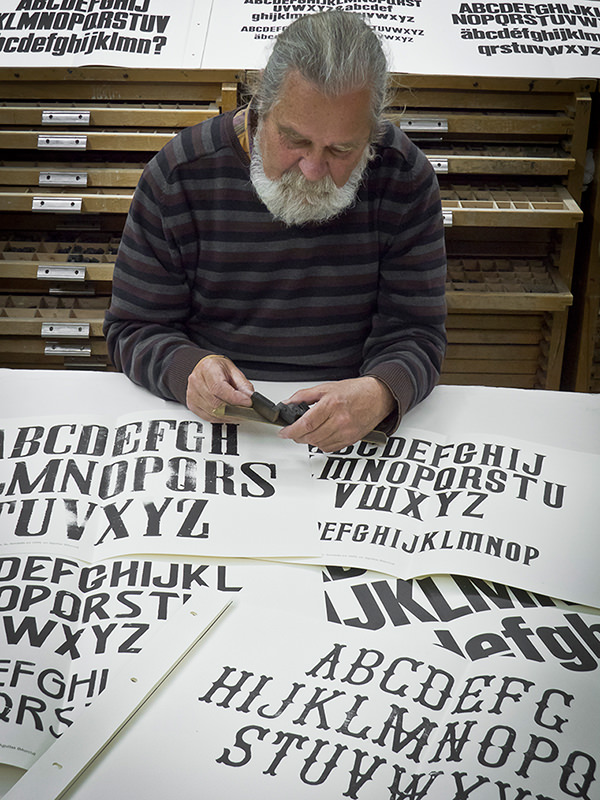 El tipógrafo Emilio Sdun. Imagen cortesía de la UPV.