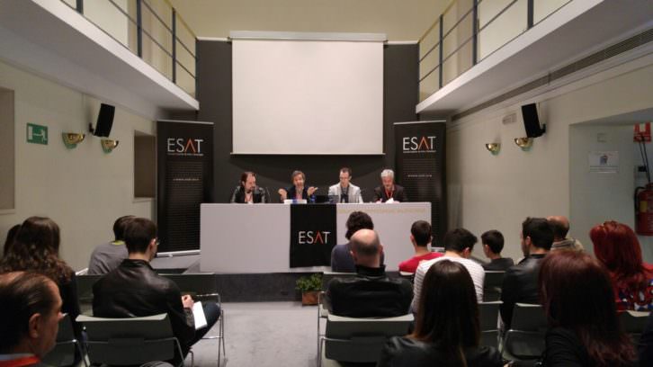 En la mesa, de izda a dcha, Gustavo Aranda, Jaime Torres, Daniel Argudo y Antonio Soto, responsables de ESAT. Imagen cortesía de la escuela.