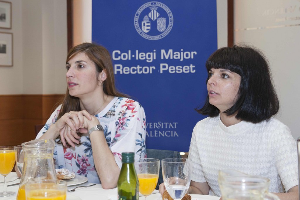 Meritxell Barberá e Inma García durante un instante de los Desayunos Makma, con motivo del Festival 10 Sentidos. Fotografía: Fernando Ruiz.