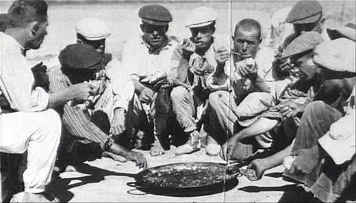 Paella después de la cosecha del arroz. Imagen del archivo de Rafael Solaz.