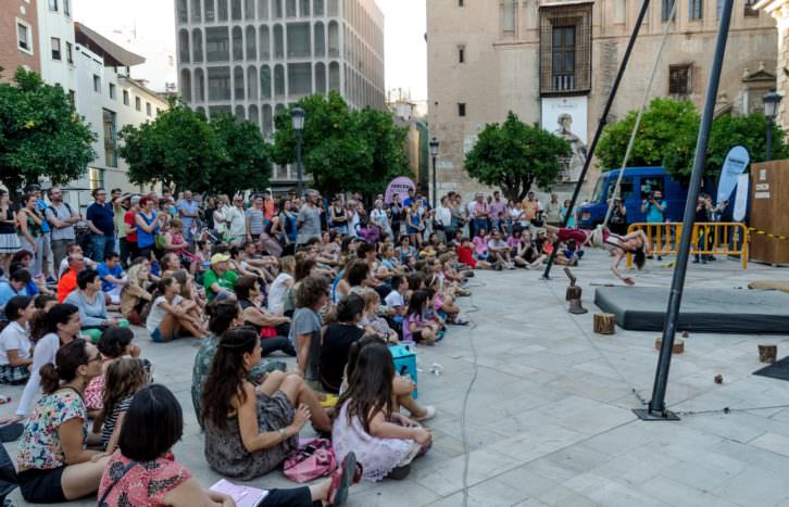 'Au Pied', espectáculo de calle. Imagen cortesía de Tercera Setmana. 