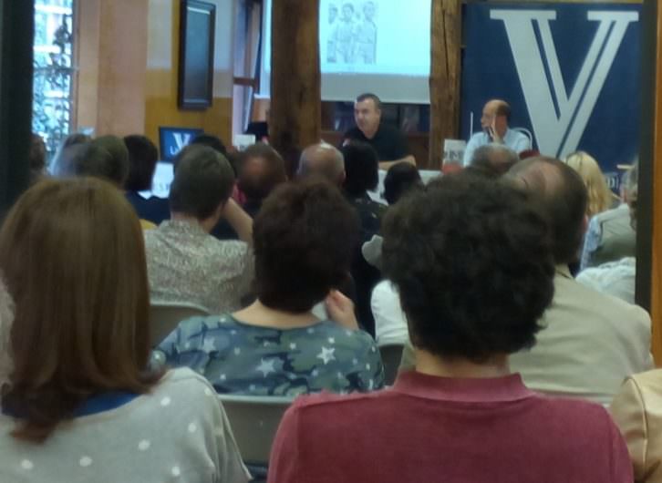 Lorenzo Silva en un momento de la presentación de su novela 'Recordarán tu nombre', en la Librería Estvdio. Foto: Danae N