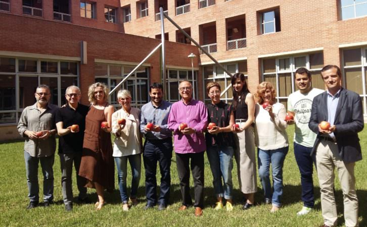 Representantes institucionales junto a algunos de los valencianos nominados en la XX edición de los Premios Max.