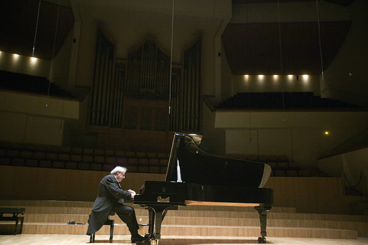 Sokolov en el Palau de la Música de Valencia. Fotografía de Eva Ripoll por cortesía del Palau.