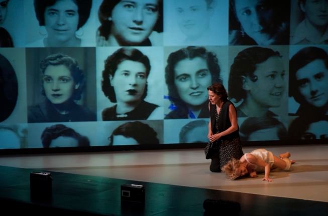 Escena de 'Solo son muejres', de Carme Portaceli, nominada a Mejor Espectáculo.