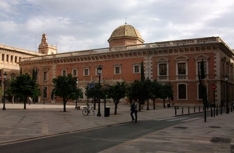 La Plaza del Patriarca, al exterior de La Nau, albergará varias carpas con talleres didácticos para público en familia. Actividades relacionadas con la producción editorial contemporánea. Imagen archivo MAKMA.