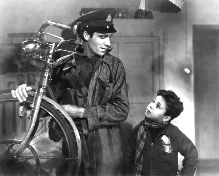 Fotograma de 'Ladrón de bicicletas', de Vittorio de Sica. Imagen cortesía de la Filmoteca de Valencia