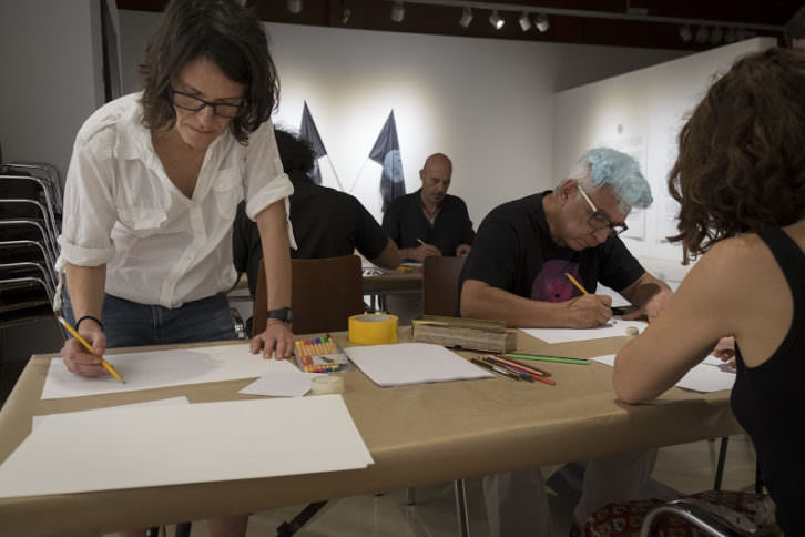 Instante durante el Taller de Olga Diego. Imagen cortesía de los artistas.
