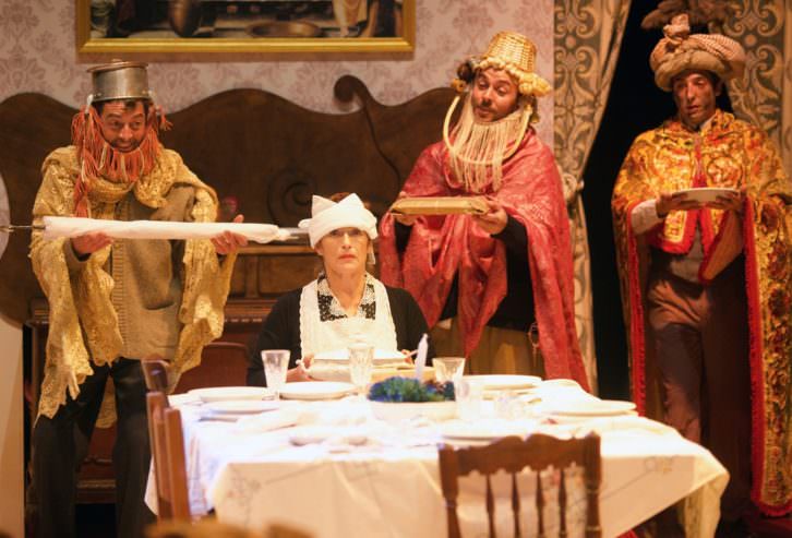 Nadal en casa els Cupiello. Foto de Santiago Carreguí por cortesía de Teatre Micalet. 