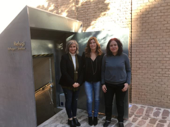 De izda a dcha, Paloma Berrocal, Susana Lloret y Sofía. Imagen cortesía de Bombas Gens.