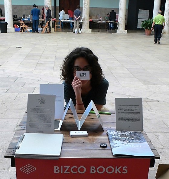 La mirada de Bizco Books en La Nau, durante el Festival del libro SINDOKMA. Fotografía, Vicente Chambó.