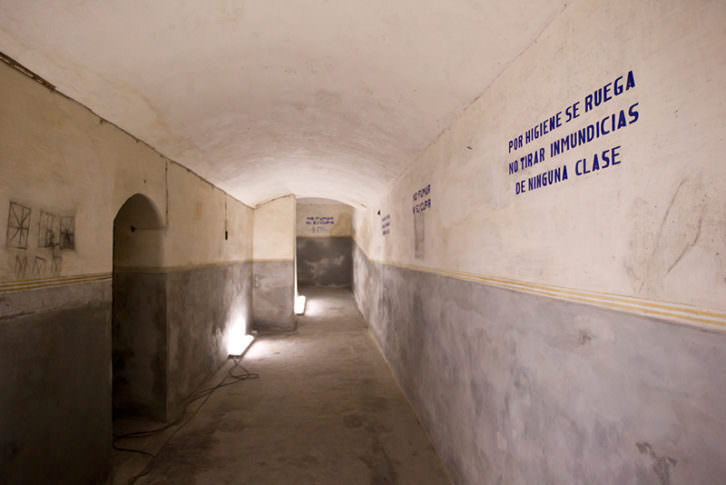 Refugio antiaéreo. Imagen cortesía de Bombas Gens.