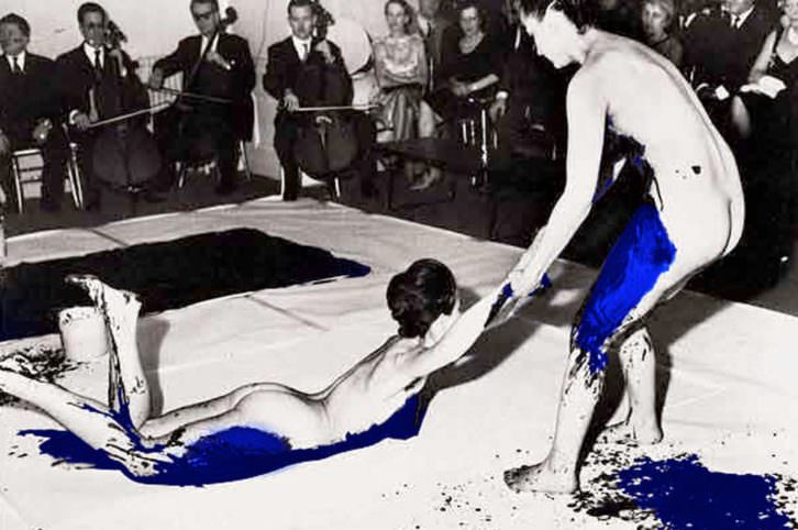 Acción de Yves Klein, homenajeado en el Festival Nits d'Aielo del Centre del Carme. 