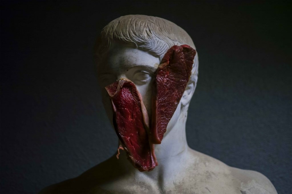 Imagen de la obra 'La Carne Orgullosa', de Picotres, que forma parte de la nómina de artistas de la galería Rizoma. Fotografía cortesía de Hybrid Art Fair.
